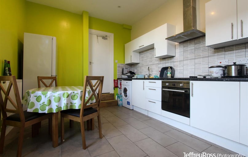 Monthermer Road, Cathays, Cardiff - Image 1